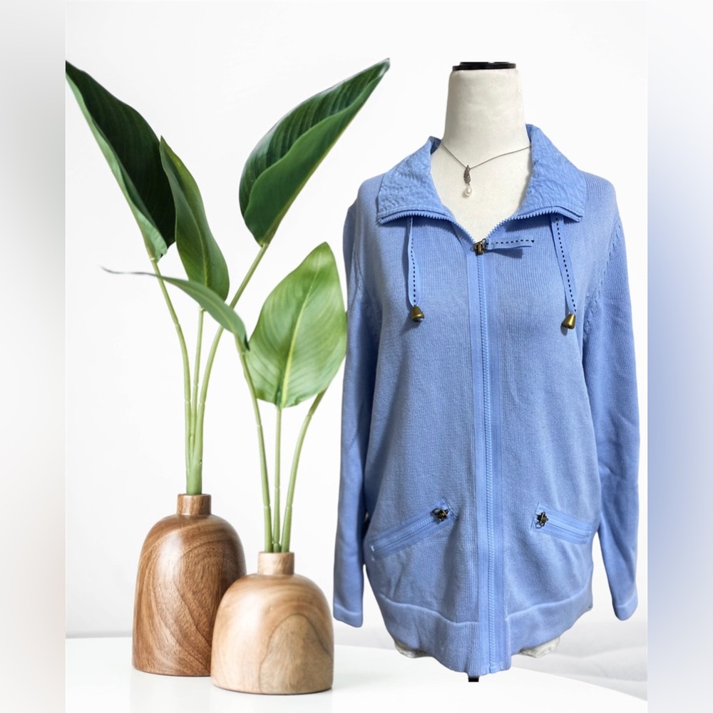 Alison Daley Zip-up size Medium